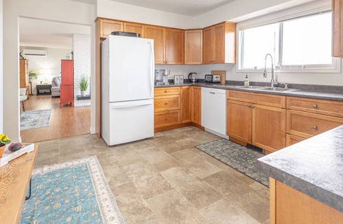 Powell River Bed & Breakfast | Blissful Sunsets and Outdoor Oasis!