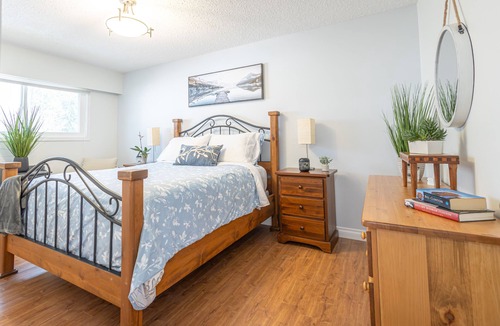 Powell River Bed & Breakfast | Blissful Sunsets and Outdoor Oasis!