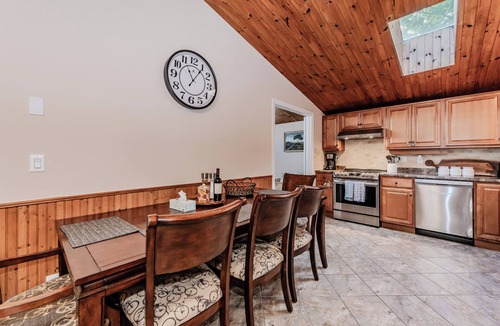 Lion's Head Cottage | Blue Horizon: Sauna Retreat near Bay!