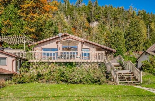 Wiarton House | Blue Moon Waterfront W Hot Tub