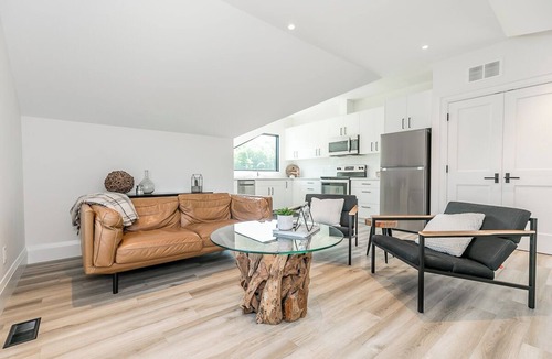 The Blue Mountains Apartment | Blue Mountain Guest House- 7 minutes to Blue Mountain!