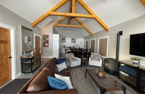 Valemount Bed & Breakfast | Blue Sky Valemount Cabin Your home away from home , your search is over!