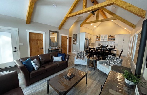 Valemount Bed & Breakfast | Blue Sky Valemount Cabin Your home away from home , your search is over!
