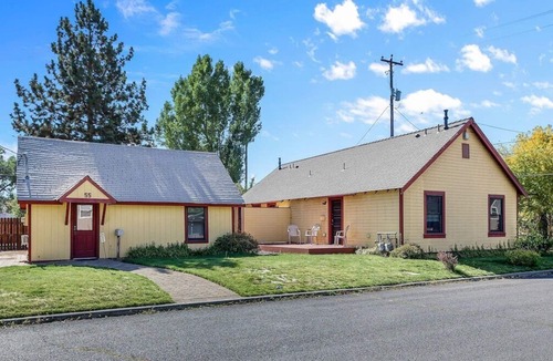 Old Bend House | Bluebird Day - Huckleberry Cottage in Bend, OR, perfect for a romantic getaway.