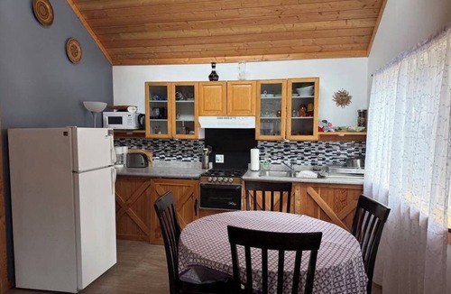 Central Kootenay Cabin | Bluenose Guest Cabin on Kootenay Lake, BC