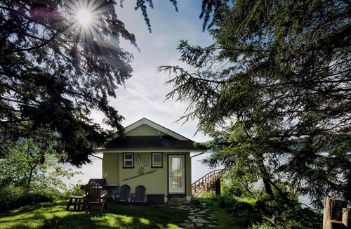 Maple Bay Cottage | Boathouse on Maple Bay