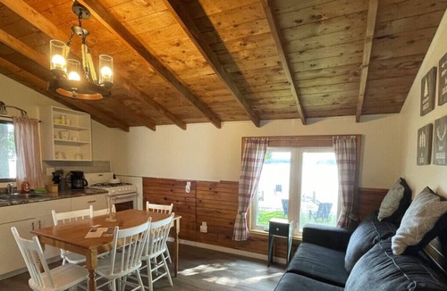 Bobcaygeon Cabin | Bobcaygeon Resort Cottage 3 MISSION sleeps 6