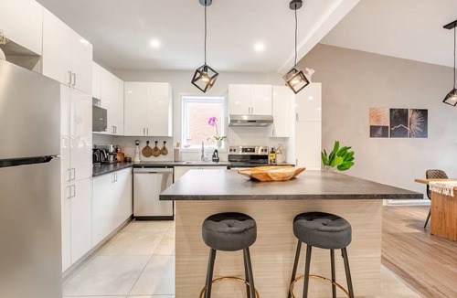 Lachine Apartment | Bohemian Appartement 2-bedroom - Free Parking - Pet Friendly