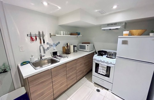 Topham Park House | Boho-chic Spacious Basement Apartment