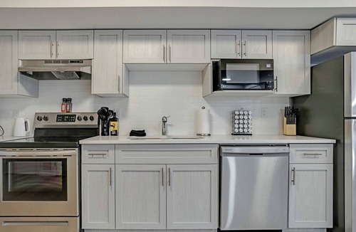 Edmonton Apartment | Bonnie Doon. Guest Suite. Sleeps 2.