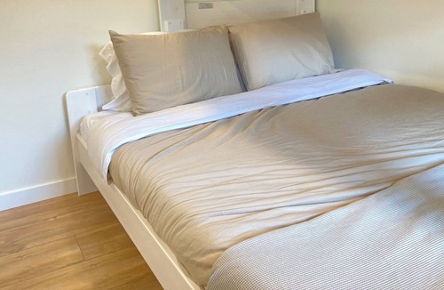 Brackendale Apartment | Bracken Arms - Guest Suite
