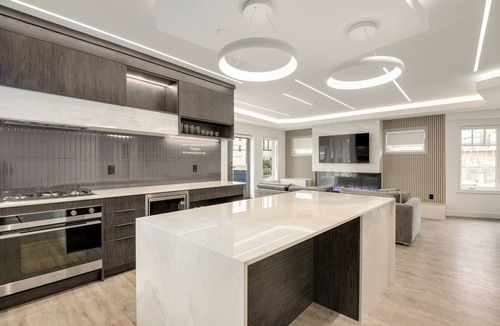 Downtown Vancouver Villa | !Brand NEW Beach Villa steps from the Beach! Perfect for Large Families!