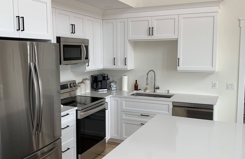 Red House Cottage | Brand New Costal Water Front Cottage with Stunning Ocean Views