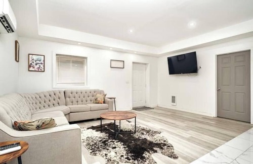 Walkerville House | Brand new Cozy 1-bedroom house by the Riverfront with private parking