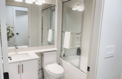 Marpole House | Brand New Cozy 2 Bedroom Basement Suite