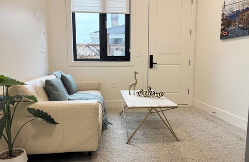 Surrey Bed & Breakfast | Brand New Cozy and quite One bedroom
