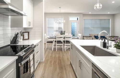 Southeast Calgary House | Brand New Cozy & Modern Family Home, AC/Garage/Sleep 14