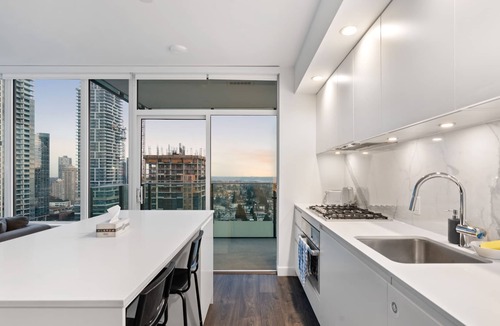 Metrotown Condo | Brand New Luxurious 2 Bedroom Condo at Metrotown