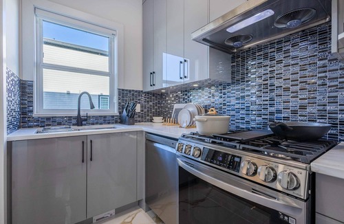 Surrey House | Brand New Luxurious White Rock 5BR 4BA Spacious Home