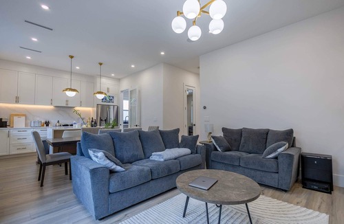 Surrey House | Brand New Luxurious White Rock 5BR 4BA Spacious Home