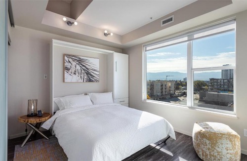 Kelowna Central Business District Apartment | BRAND NEW LUXURY TOP FLOOR 2BEDROOM CONDO - 2 MINUTES To BEACH