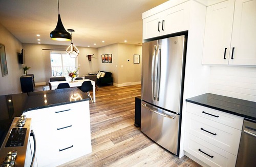 Pincher Creek House | BRAND NEW modern 2-bedroom, close to the mountains.