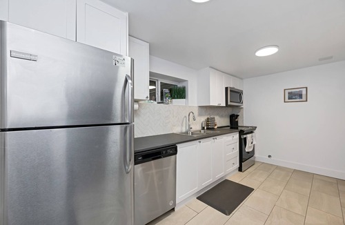 Langford House | Brand New, Modern Oasis suite with Coastal vibe
