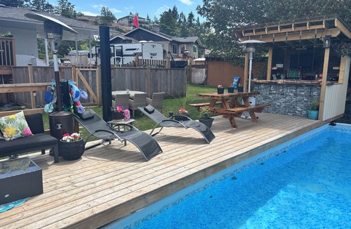 Langford House | Brand New, Modern Oasis suite with Coastal vibe