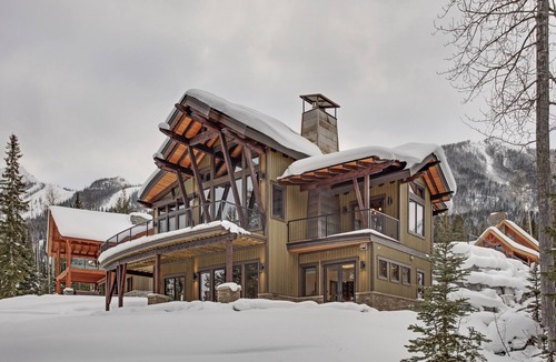 Golden House | Brand new modern ski home, top of the line finishing, the ultimate cooks kitchen