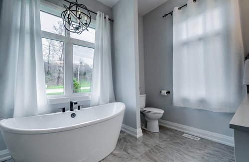 Niagara Falls House | Brand New Spacious Townhome - Near top Wineries and Attractions ; pet Friendly