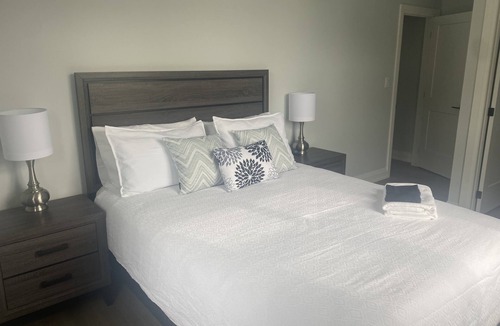 Niagara Falls House | Brand New Spacious Townhome - Near top Wineries and Attractions ; pet Friendly