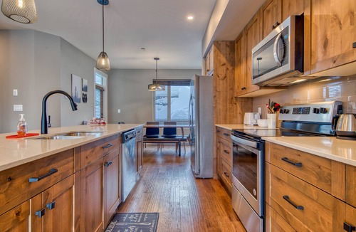 Sun Peaks House | Brand New Spacious 3 Bedroom with ski-in/ski-out access via the new Orient chairlift