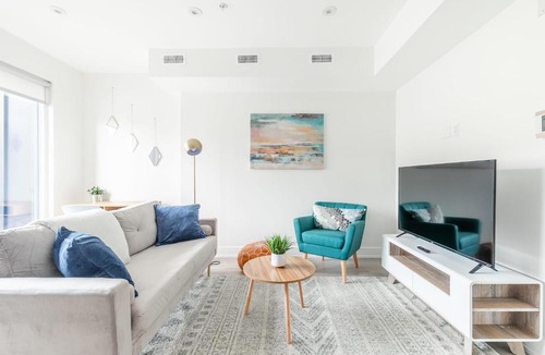 High Park-Swansea Apartment | BRAND NEW - Upscale 3BR Apartment - Steps from High Park!