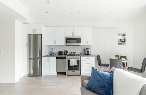 High Park-Swansea Apartment | BRAND NEW - Upscale 3BR Apartment - Steps from High Park!