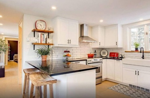 Bolton-Ouest House | Brand newly renovated 3 bedroom home.