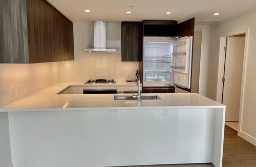 Richmond City Centre Apartment | 💖BrandNew The Paramount Penthouse furnished with Versace furniture light & love💖