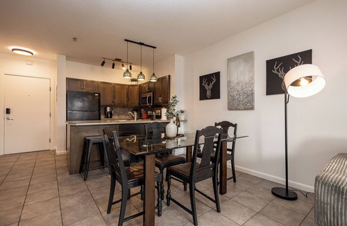 South Pandosy Apartment | Breathe taking resort in the heart of the Lower Mission.