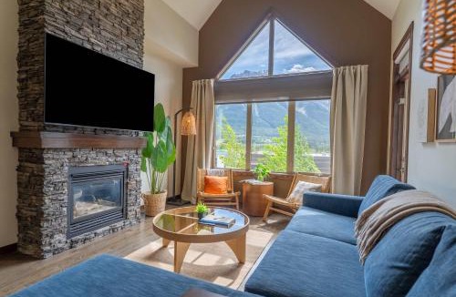 Canmore Apartment | Breathtaking Luxury 3Bd Penthouse Pool and Hot Tub