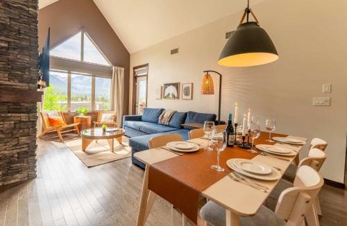 Canmore Apartment | Breathtaking Luxury 3Bd Penthouse Pool and Hot Tub