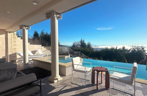 West Vancouver House | Breathtaking Ocean Views Palace with Hot Tub & Pool