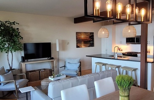 Regional District of Nanaimo Apartment | Breathtaking Oceanview Oasis in Vancouver Island 1 min walk to Rathtrevor Beach