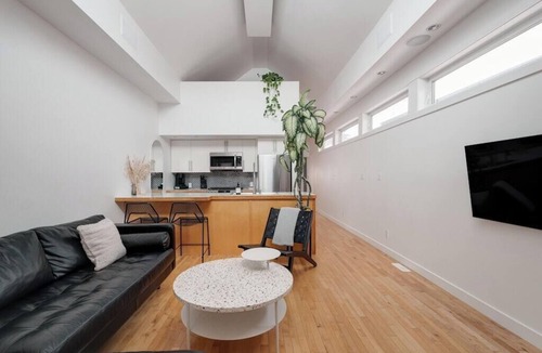 Bridgeland House | Bridgeland House - Unique, Modern, City Views, Free Parking & Central A/C