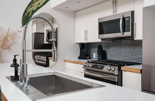 Bridgeland House | Bridgeland House - Unique, Modern, City Views, Free Parking & Central A/C