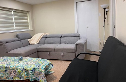 Delta Apartment | Bright 1 BR suite w/ free parking & wifi & Netflix