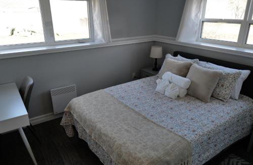 Stratford Bed & Breakfast | Bright 2-Room Guest Space in Stratford