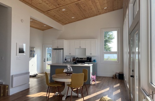 Meadowbank Cottage | Bright and Cheerful 3-Bedroom Waterfront Cottage