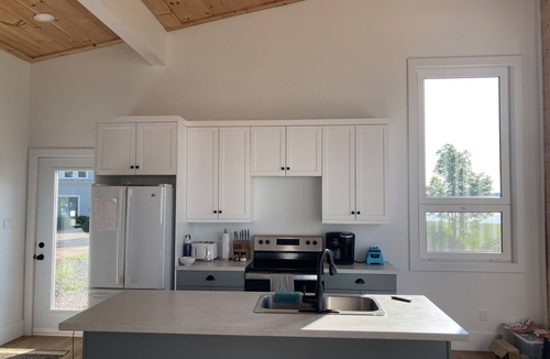 Meadowbank Cottage | Bright and Cheerful 3-Bedroom Waterfront Cottage