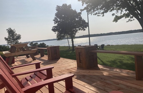 Meadowbank Cottage | Bright and Cheerful 3-Bedroom Waterfront Cottage