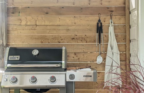 Dunnville Cottage | Bright and Cheery Cottage in Quaint Beach Village