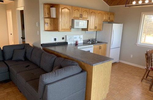 Bay of Fundy & Annapolis Valley Cottage | Bright and cozy cottage overlooking the worlds highest tides